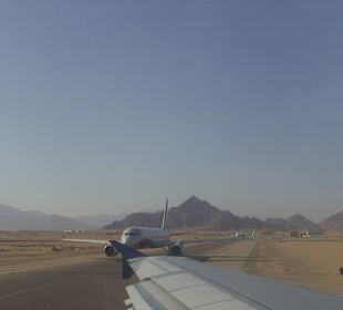 Auf dem Rollfeld Hurghada