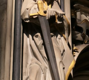 Detail am Turm vom Taufstein in der Severikirche