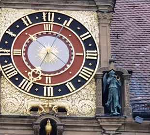 Die tolle Uhr am Rathaus