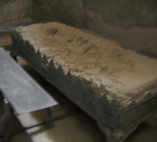 To ponoć łóżko do masażu - Pompeje