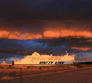 Prom wpływający do Świnoujścia przy Stawa Młyny