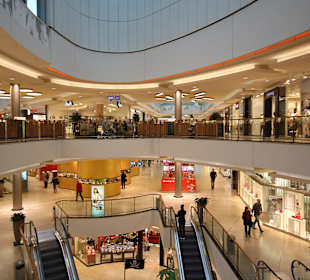 Treppenhaus mit Rolltreppen