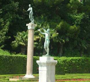 Statue nel giardino