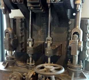 Alte Maschinen aus dem Werftbetrieb