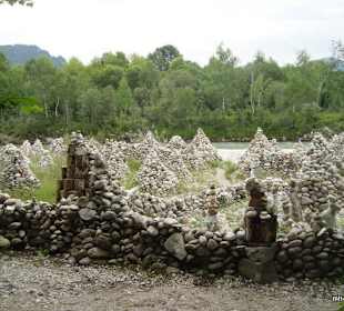 Die "Steinmandl"-Burg am Isarufer