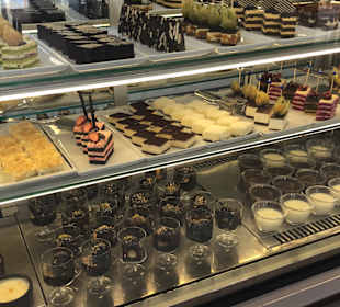 Cafe & Patisserie Crystal