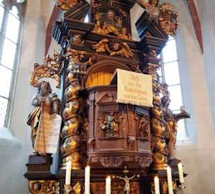 Der Großaltar inkl. Kanzel