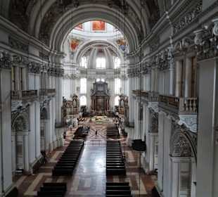Blick in den Dom von der Orgelempore