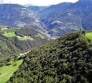 Blick aus der Seilbahn auf die Hänge des Ritten