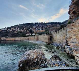 Burg Alanya - Burgmauer am Hafen