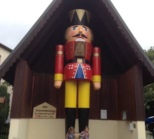 Grösster Nussknacker der Welt in Neuhausen