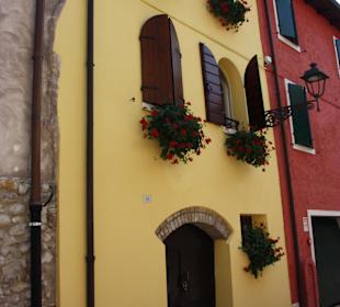 In den Gassen von Bardolino.
