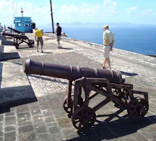 Kanonen auf dem Fort