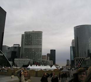 Gebäude um den Grand Arche herum