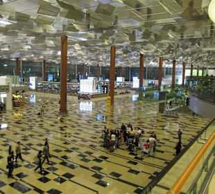 Großzüge Abflugshalle Terminal 3