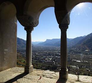 Blick von Schloss Tirol auf Meran