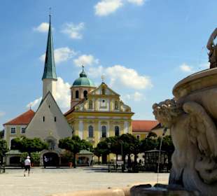 Der Kapellenplatz mit Brunnen