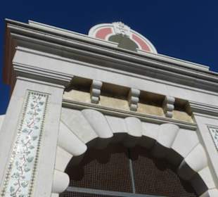 Die orientalisch wirkende Markthalle in Loulé