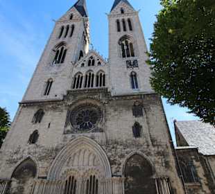 Doppeltürmige Westfassade