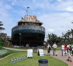 Der Eingang zum Marine World