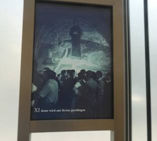 Besuch der neuen, modernen Herz-Jesu-Kirche