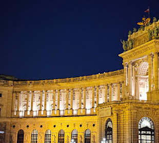 Hofburg bei Nacht
