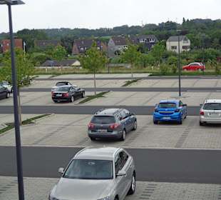 Parkplatz vor dem Geschäft