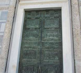 Ворота собора