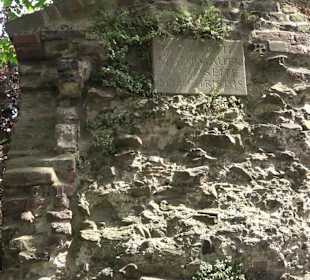 Römische Stadtmauer an der Burgmauer