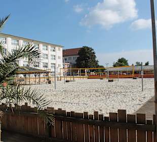 16 Beachvolleyball-Felder