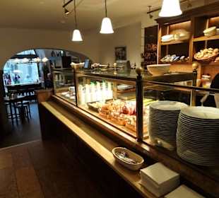 Am Büffet-Tresen der Schwemm