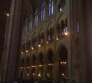 Uvnitř v Notre-Damu