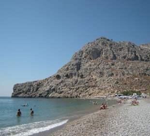 Kies-Sand-Strand am Tag