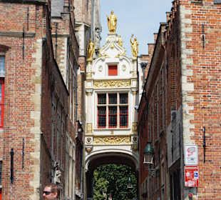 Brücke zwischen Standesamt und Rathaus