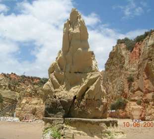 Strand mit Klippenlandschaft in Praia da Rocha