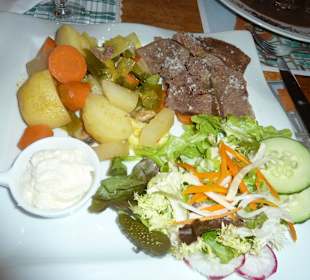 Gekochtes Rindfleisch mit grobem Salz(Tafelspitz)