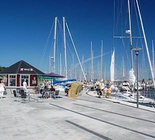 Promenade am Segelhafen