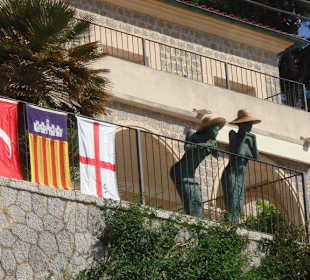 Die beiden schauen immer von der Terrasse runter