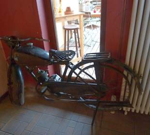 Ausstellungsstück: altes Motorrad
