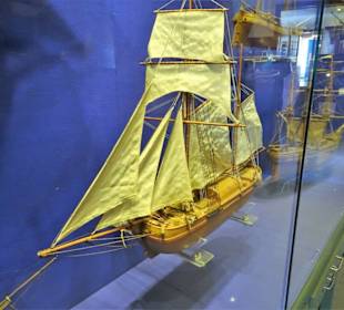 Rundgang durch die Schiffshalle des Heimatmuseums