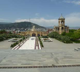 Sameba-Kathedrale - Parkanlage