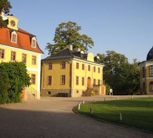 Die Seitengebäude vom Schloss Belvedere