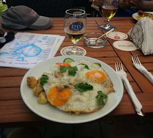 Bratkartoffeln mit Spiegeleiern