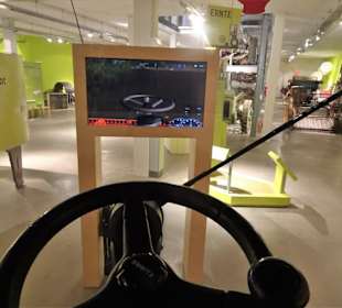 Im Mähdrescher-Simulator