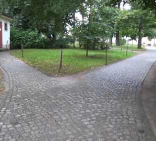 Entlang der Festungsmauer