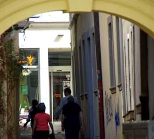 Schöne kleine Gassendurchgänge