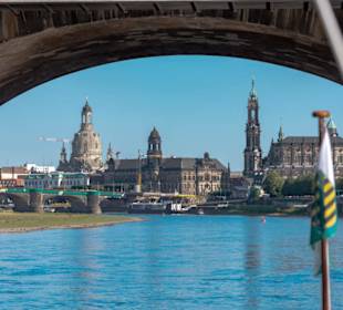 Panoramablick vom Dampfschiff auf die Altstadt 