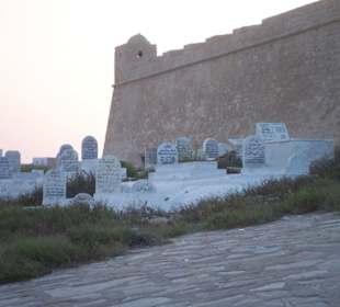 Friedhof und Festung von Mahdia