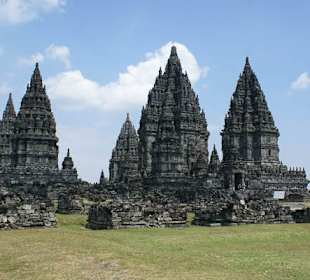 Widok na świątynie Prambanan