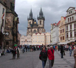 Blick auf die Teyn-Kirche